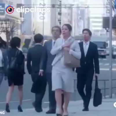 Bilemem kardeş, meyveyi soymadan i&ccedil;inden ne &ccedil;ıkacak bilemem.