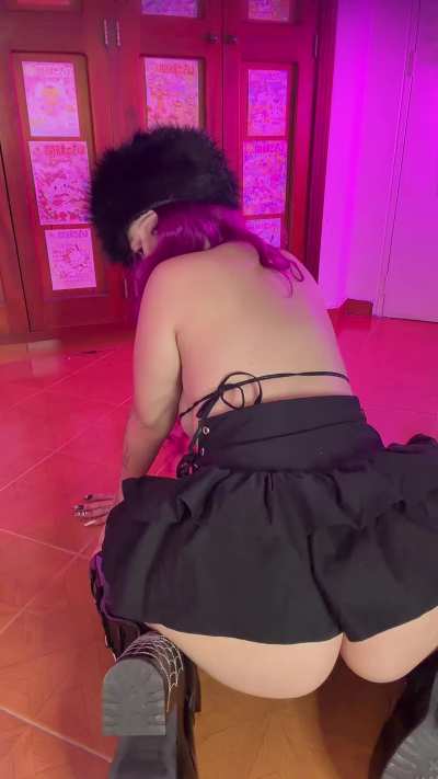 Kneeled and ready for you