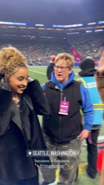 Tinashe's Family Joining Her After National Anthem Performance &ndash; A Beautiful Thanksgiving Scene! 🎶🍂