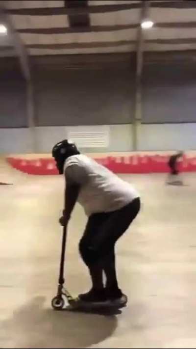 Since da subs been so depressed lately, here&rsquo;s Me attempting a back flip on a scooter few days ago 🛴