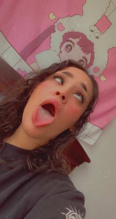 Don&rsquo;t mind me, just a nerdy girl doing ahegao