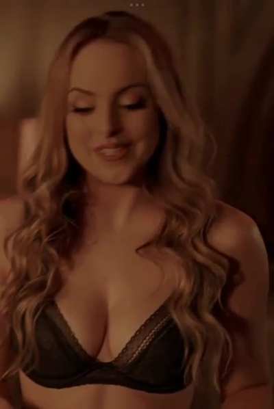 Elizabeth Gillies