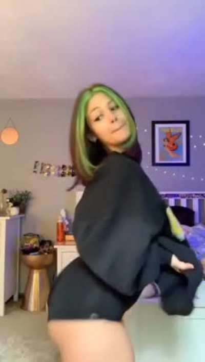 Need some help, don't know who she is