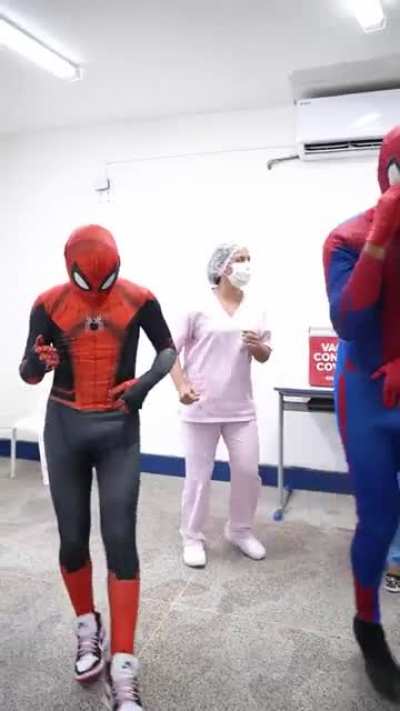 Countries around the world: how to raise awareness about vaccination? Brazil: lmao amateurs