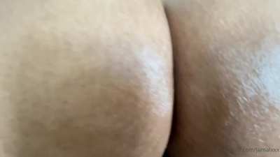 She got a FAT ASS 🍑