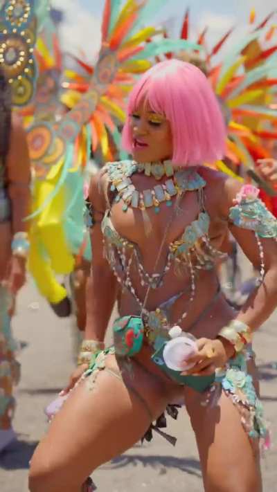 Wouldn't be Jamaica Carnival without some @chrisschoreo badness