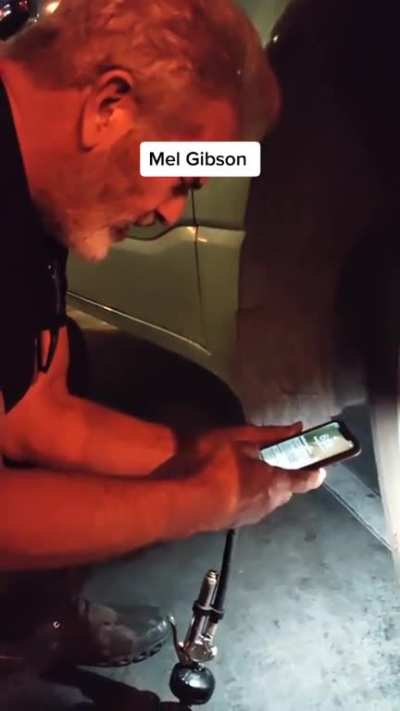 Mel Gibson trying to be nice towards an annoying fan