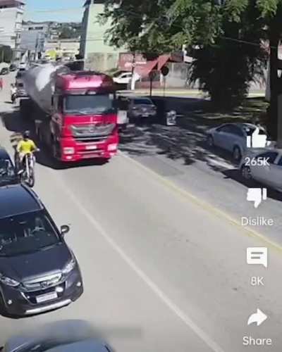 Que har&iacute;as despu&eacute;s de salir debajo del cami&oacute;n?