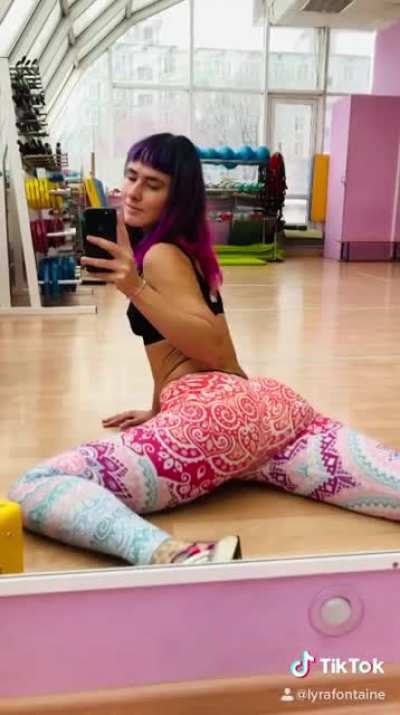 Stretch girl