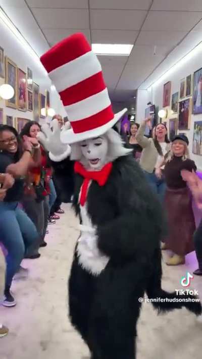 Janelle Mon&aacute;e as Cat In The Hat Going Through The Spirit Tunnel