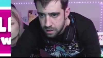 Cuando el se&ntilde;or del ciber me ayuda a poner el @...