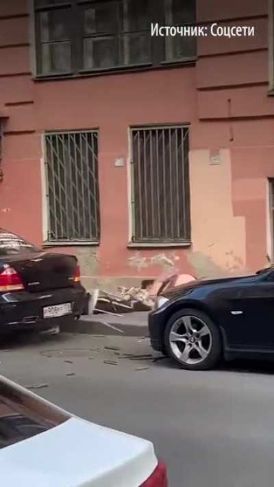 WCGW fighting on balcony (Russia)