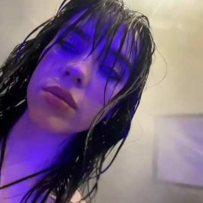Cleavage reveal