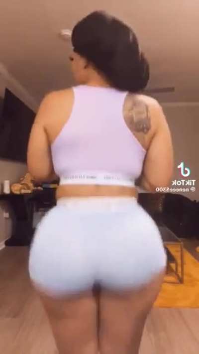 1 or 2 ⁉️ Big Booty Cousins 