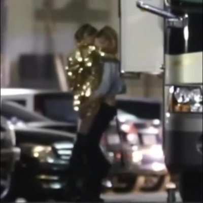 Miley cyrus putting fingers up stella Maxwell holes