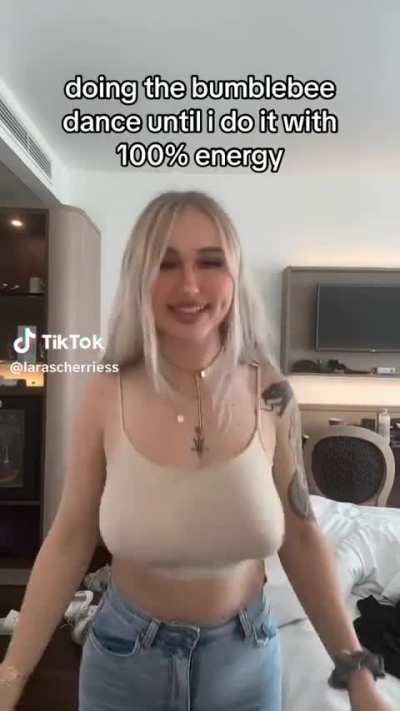 @larascherriess