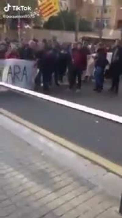 POV: llegas tarde a la paja grupal por un atasco