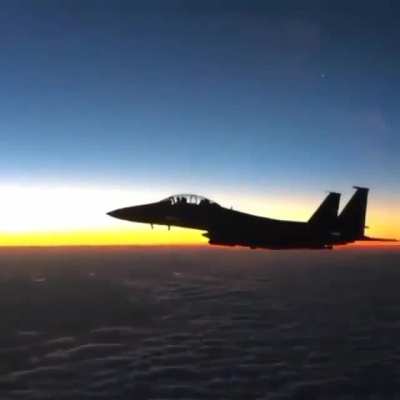 An American F-15E Strike Eagle with afterburner &amp;amp; flares [Video]