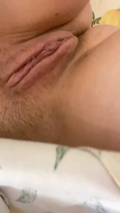 I love flashing my 19 years old pussy in public