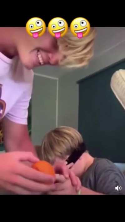 Siblings prank 😂