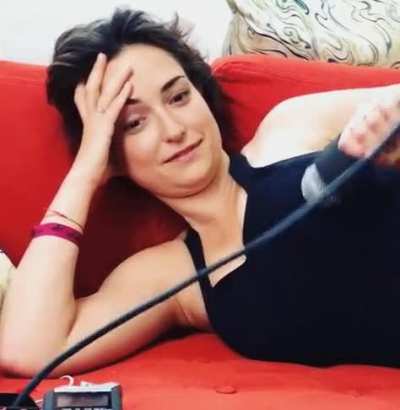 Milana Vayntrub