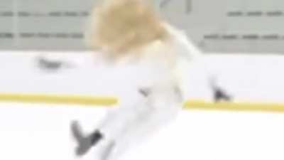 Ros&eacute; falling on ice but everytime she lands an iconic dip/split occurs: