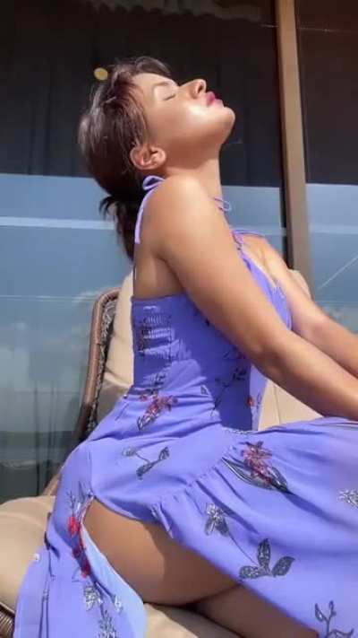 Avneet kaur Hottest Thigh show Ever
