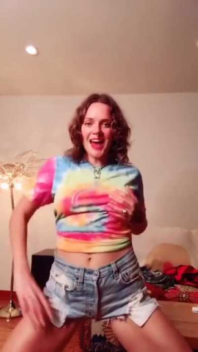 Tove's sexy dance