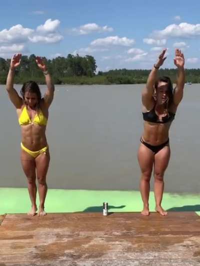 French athletes Alizee &amp;amp; Melody Andreani [gif]