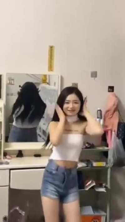 Average influencer in Zhongguo (undefined gender ‼‼‼)