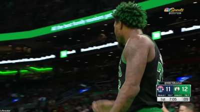 [Highlight] Marcus Smart takes on the challenge of guarding Porzingis and succeeds in forcing a turnover