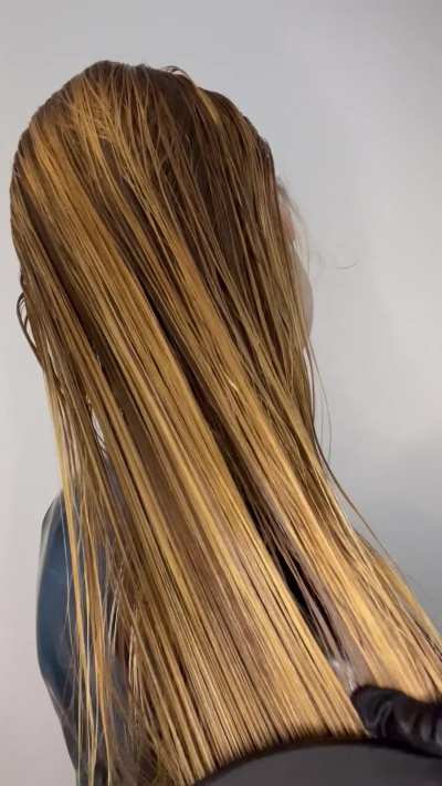 Can you see how shiny and glossy my hair is? Would you like to touch it?