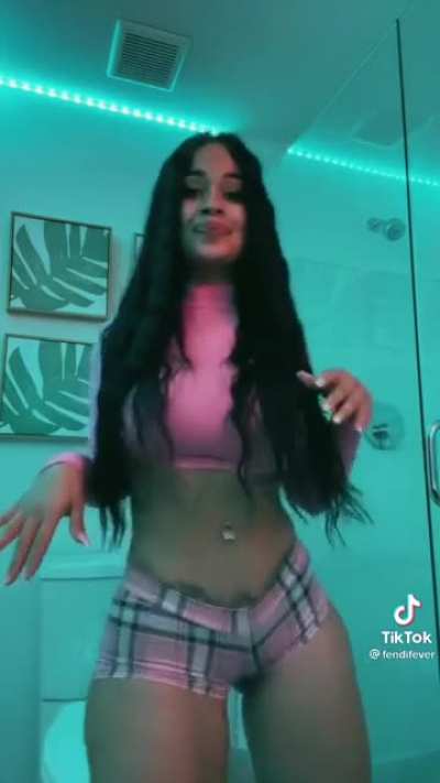 Imagine her doin that on ya meat