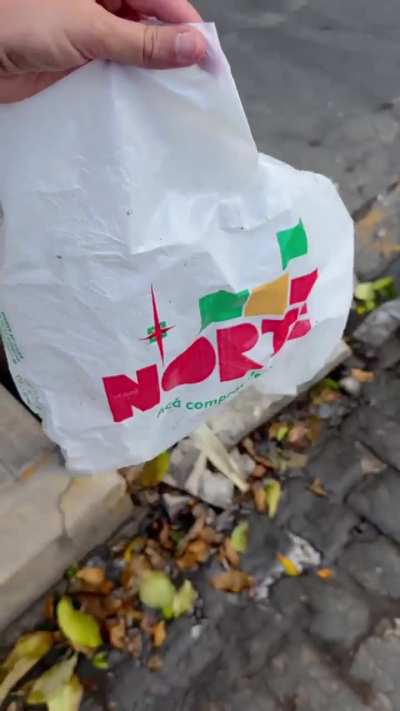 Prueba que viajero en el tiempo logra cumplir el sueño de volver a los 90 para hacer compras con guita de hoy