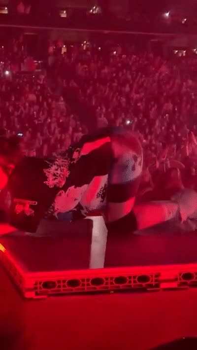 Imagine getting to rail Billie Eilish&rsquo;s sweaty post concert body