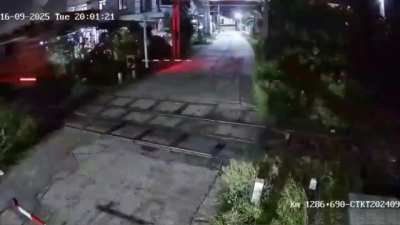 [LFO] Impatient motorcyclist ignores all warnings and is hit by a train, Vietnam (aftermath included)
