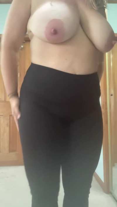 Went a little rough on my gym workout, got a hole in my leggings 😔 Another pair off to the trash