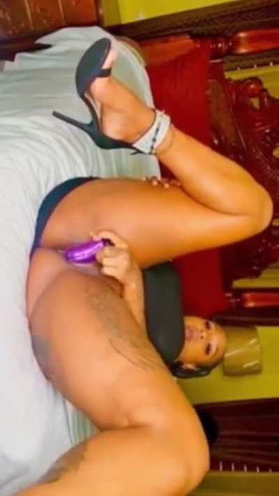 Jamaican Gyal 🇯🇲 Fucks Pussy &amp;amp; Ass 🍆🐱🍑🤤❤️😍