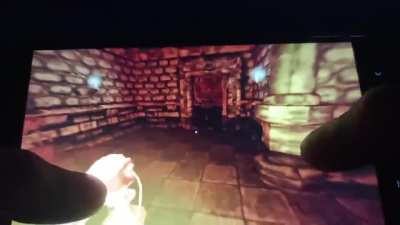Энтузиаст из России перенёс на Android культовый хоррор Amnesia: The Dark Descent, назвав его "Склероз". Игра уверенно собирает отличные отзывы. Ссылка в каментах