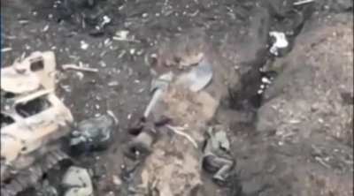 2ï¸â£Russian soldier shoots himself in the head. Bakhmut.
â