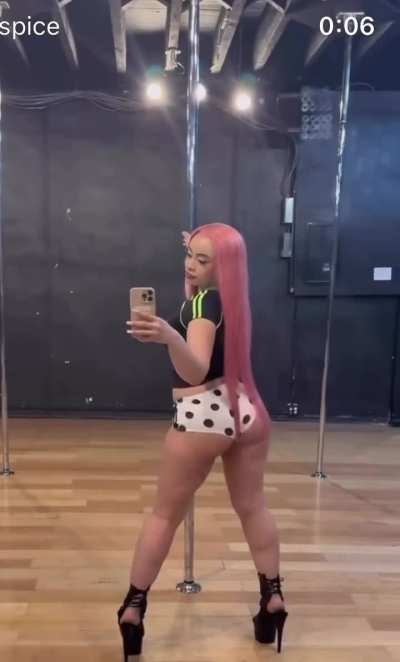 Ice Spice Pole tricks 🍑