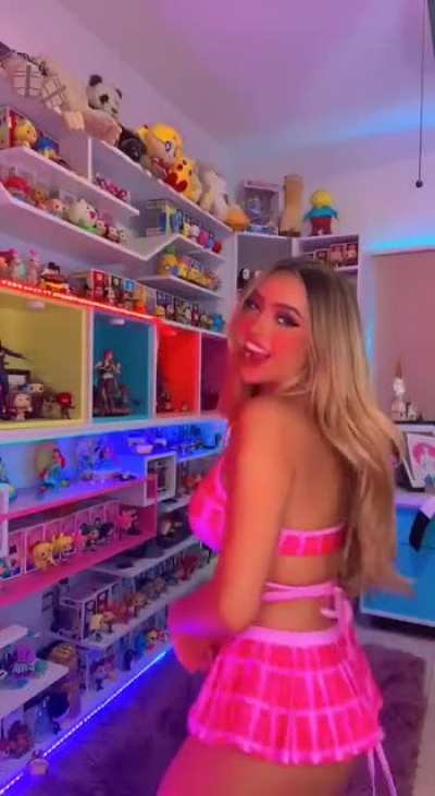 Imaginense las fotos y videos que hubiera publicado en Mi Priv si aún lo tuviera. Como le brican esas nalgas
