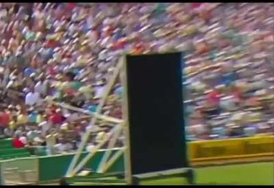 Aussie takes crowd catch with a cigarette in his mouth 1987