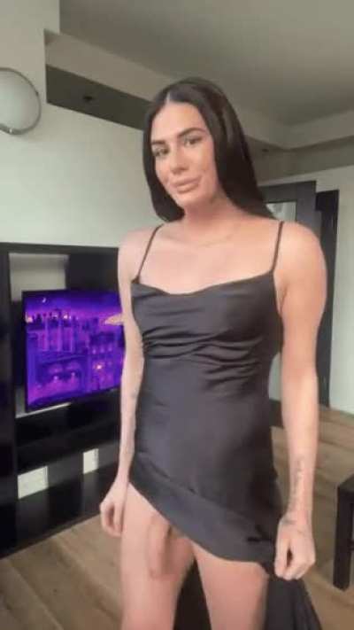 under the dressing gown nothing, out of the panties, you see I'm a little shy🥰😍😘🌃