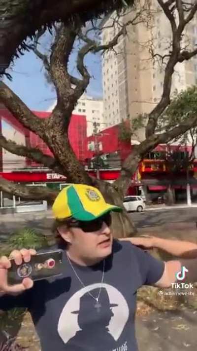 Com a rinha de galo sendo ilegal, a gente devia come&ccedil;ar a investir em rinha de incel.