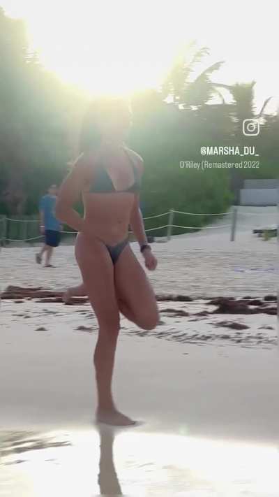 🏃🏽&zwj;♀️