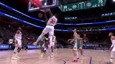 [Highlight] Isiah Stewart is not very appreciative that Julius Randle dunked on him
