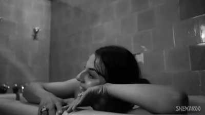 Bollywood old actress Tanuja hot 🔥