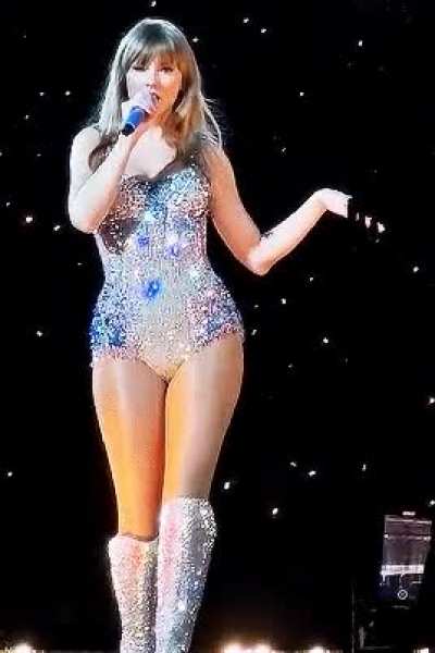 Taylor Swift and her little outfits make me so incredibly hard&eth;&plusmn;