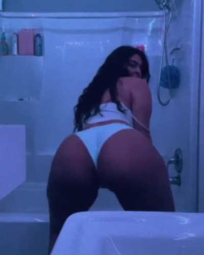 ⠀